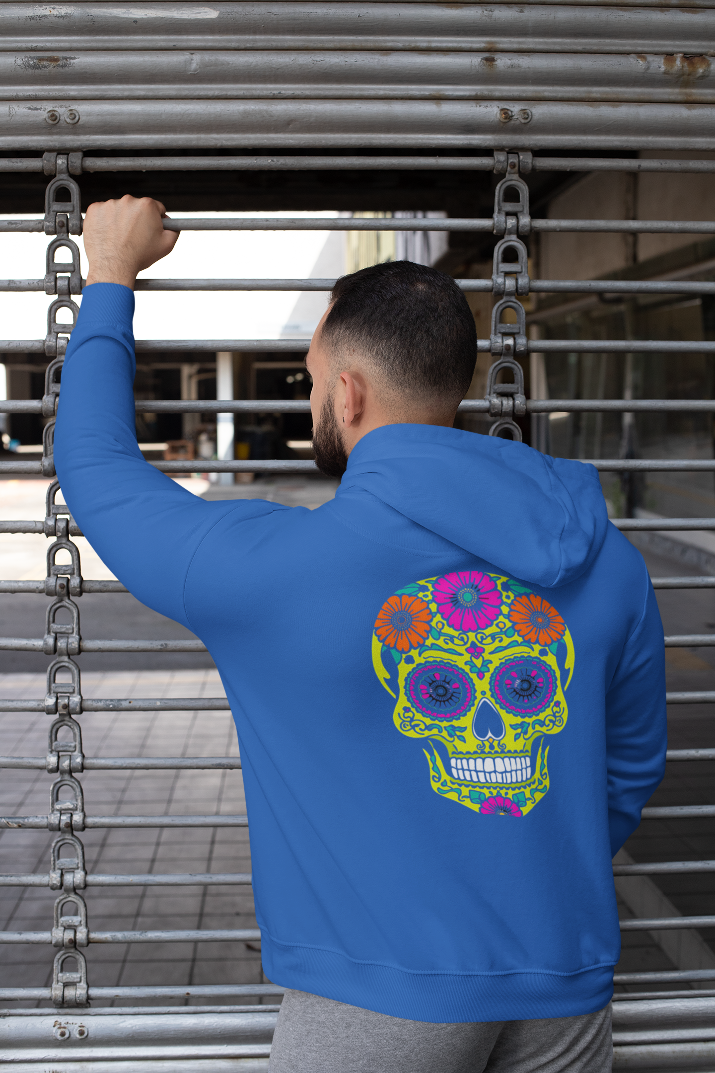 Sudadera con gorro. Calavera Amarilla Psicodélica — “Fuego del Recuerdo”